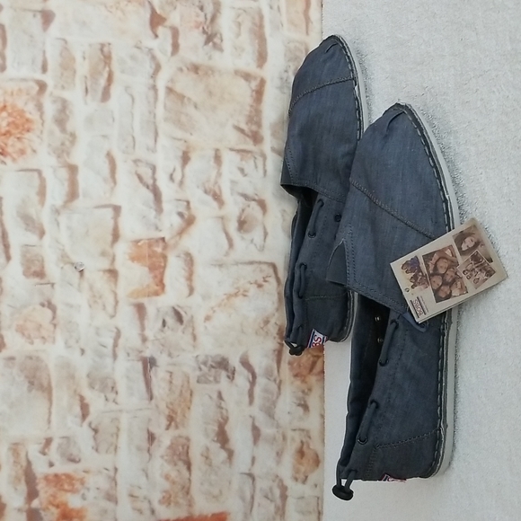 New Bobs by Skechers Chill Luxe Slip Ons - Picture 3 of 8